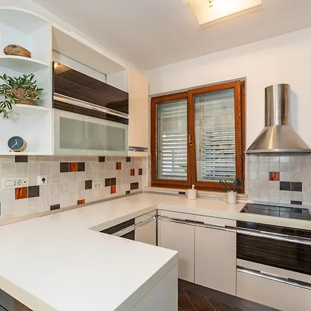 Great Bay - Free Parking Zaton (Dubrovnik-Neretva)