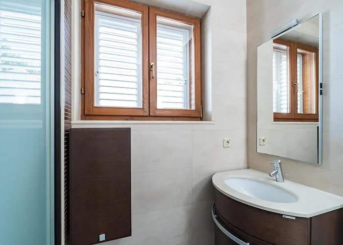 Great Bay - Free Parking *